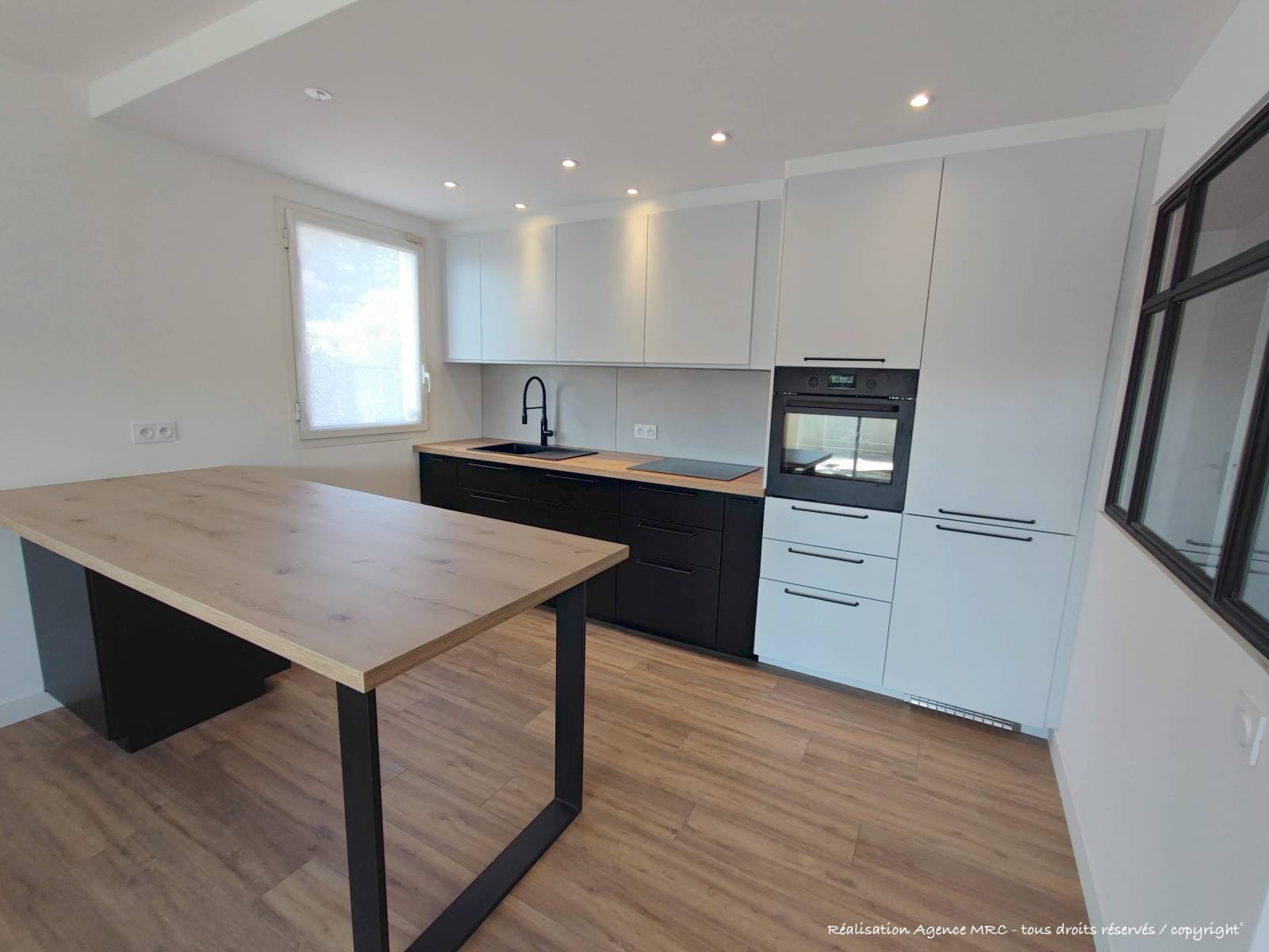 Réaménager l'espace séjour-cuisine d’un appartement dans le quartier de Montolivet avec un cabinet d’architecture d’intérieur de Marseille