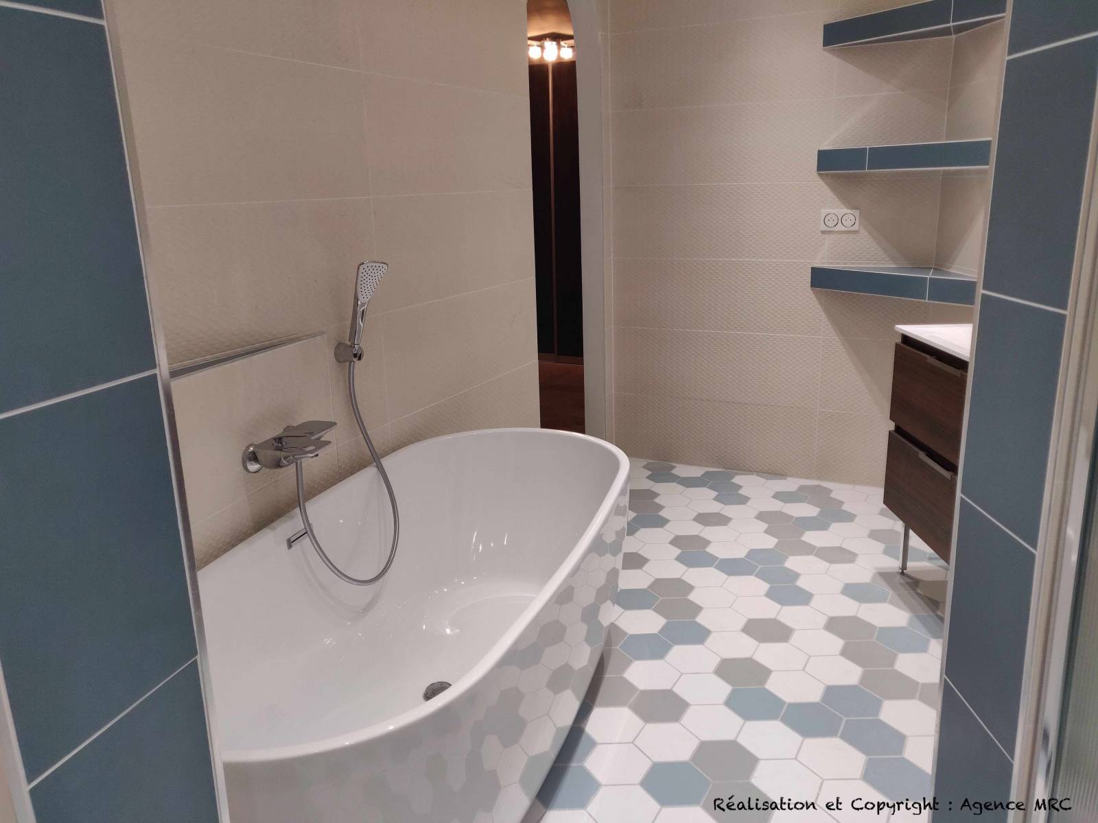 Aménagement de salle de bain à Cassis rénovation avec un architecte d’intérieur