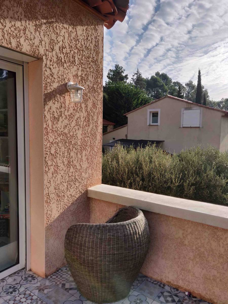 Aménagement de l'extérieur de maison sur Allauch, pour trouver l'équilibre en zone végétalisé, terrasses ou piscine, par un architecte Paysagiste.